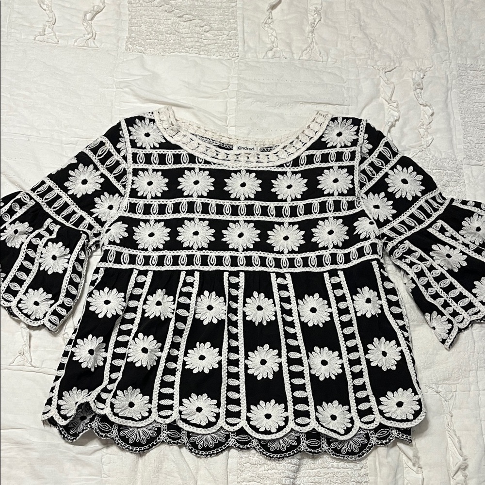 Kindred Black and White Embroidered Blouse, Size small